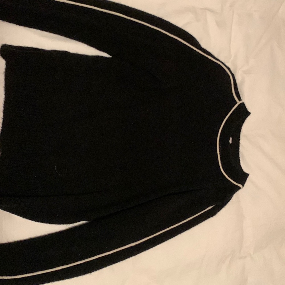 athleta classy long sleeve mock neck sweater with white detail size XS